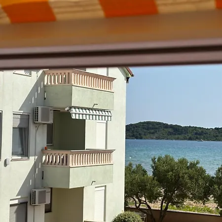 Lana Apartamento Srima